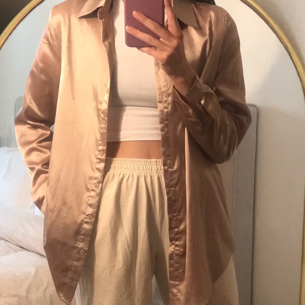 PRETTY LITTLE THING SATIN BUTTON DOWN